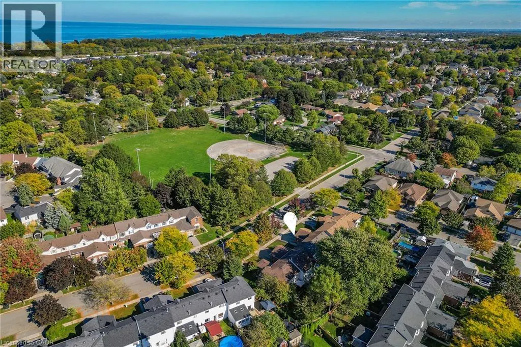 11 HEDGE LAWN Drive