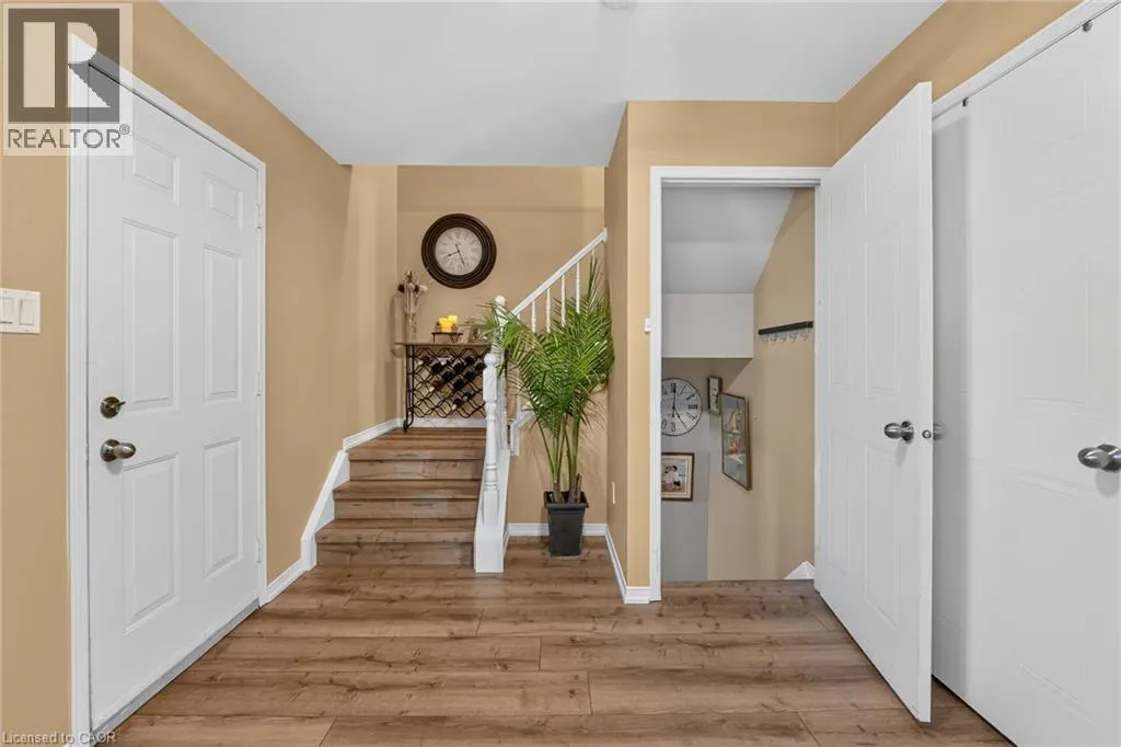 11 HEDGE LAWN Drive