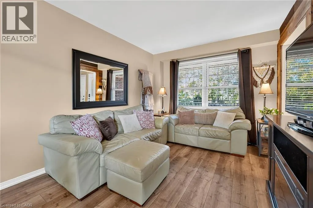 11 HEDGE LAWN Drive