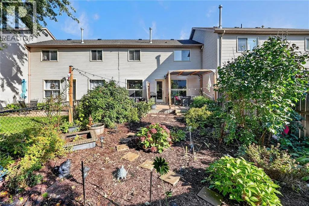 11 HEDGE LAWN Drive