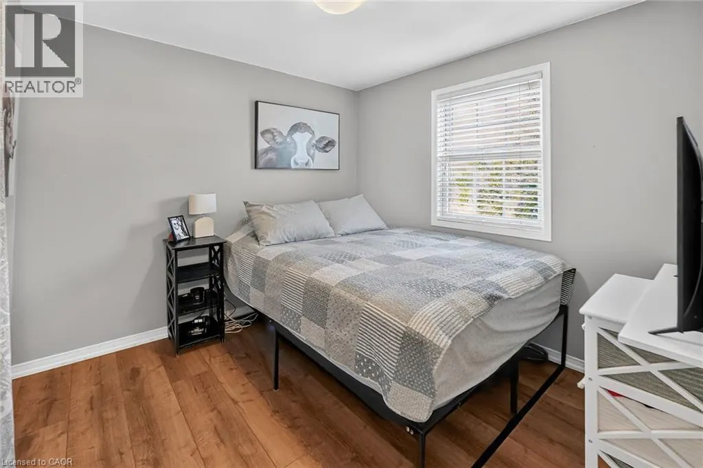 11 HEDGE LAWN Drive