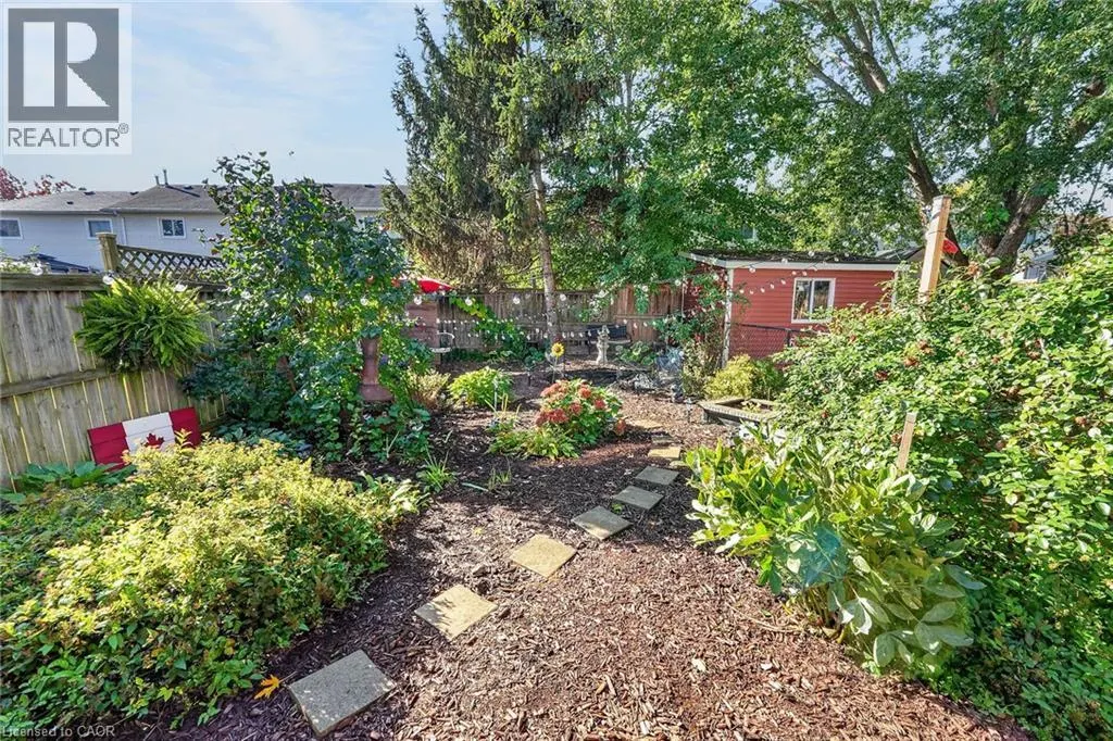 11 HEDGE LAWN Drive