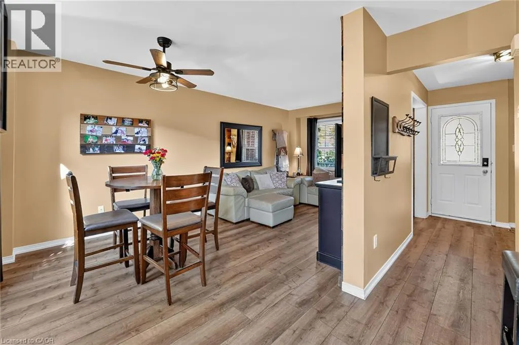 11 HEDGE LAWN Drive