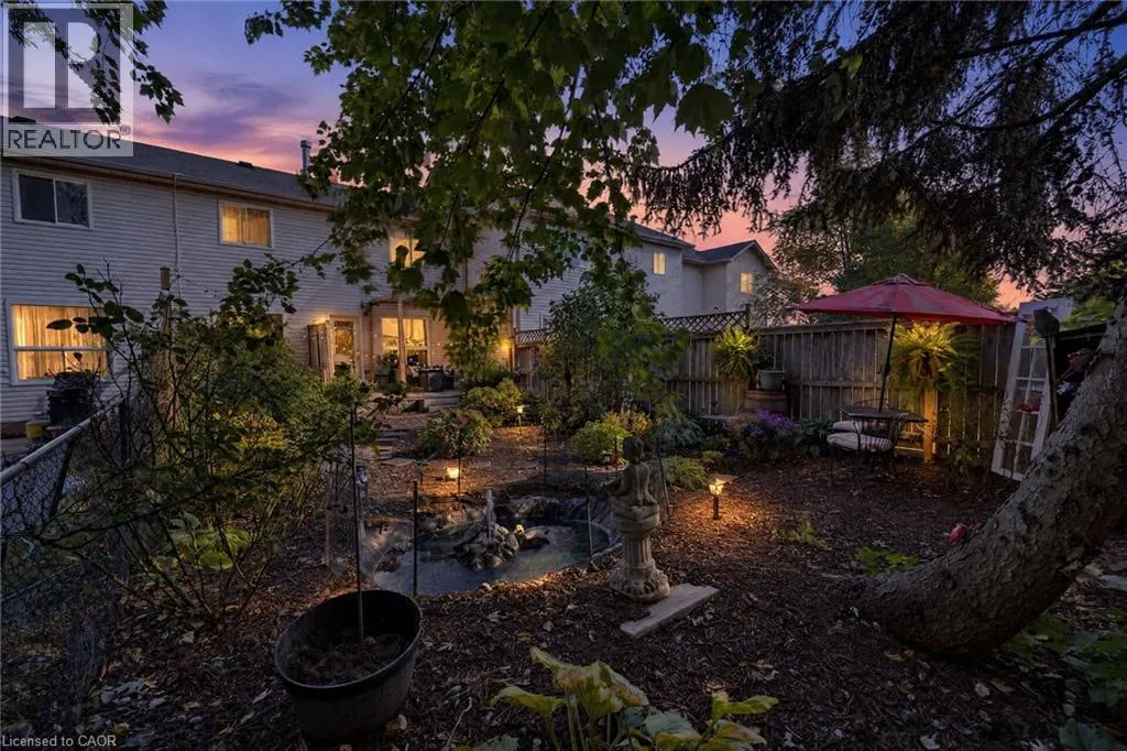 11 HEDGE LAWN Drive
