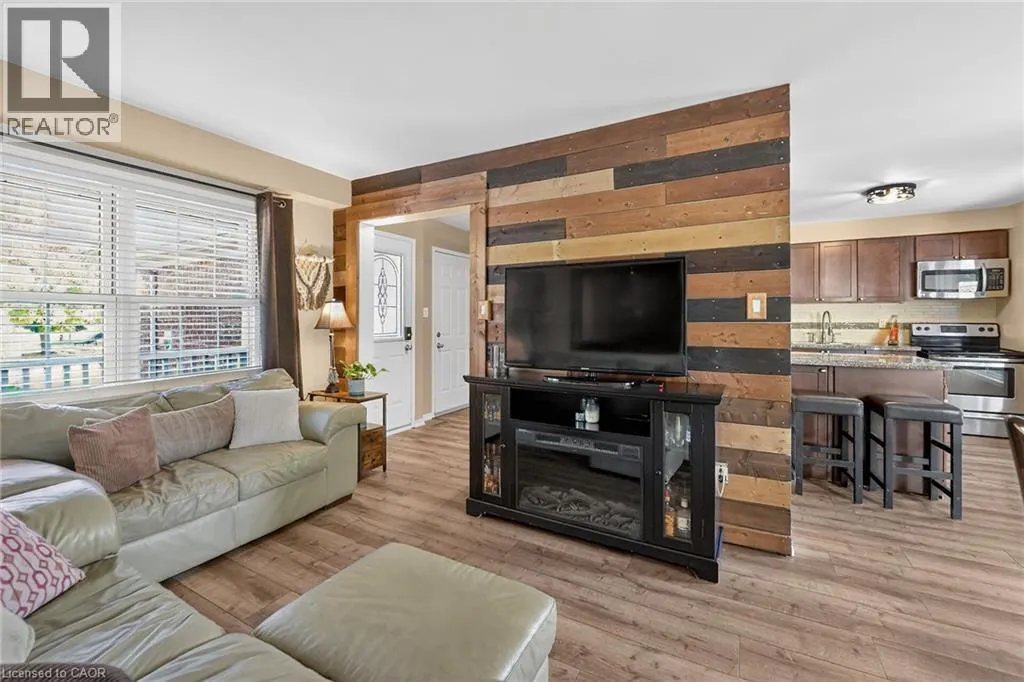 11 HEDGE LAWN Drive