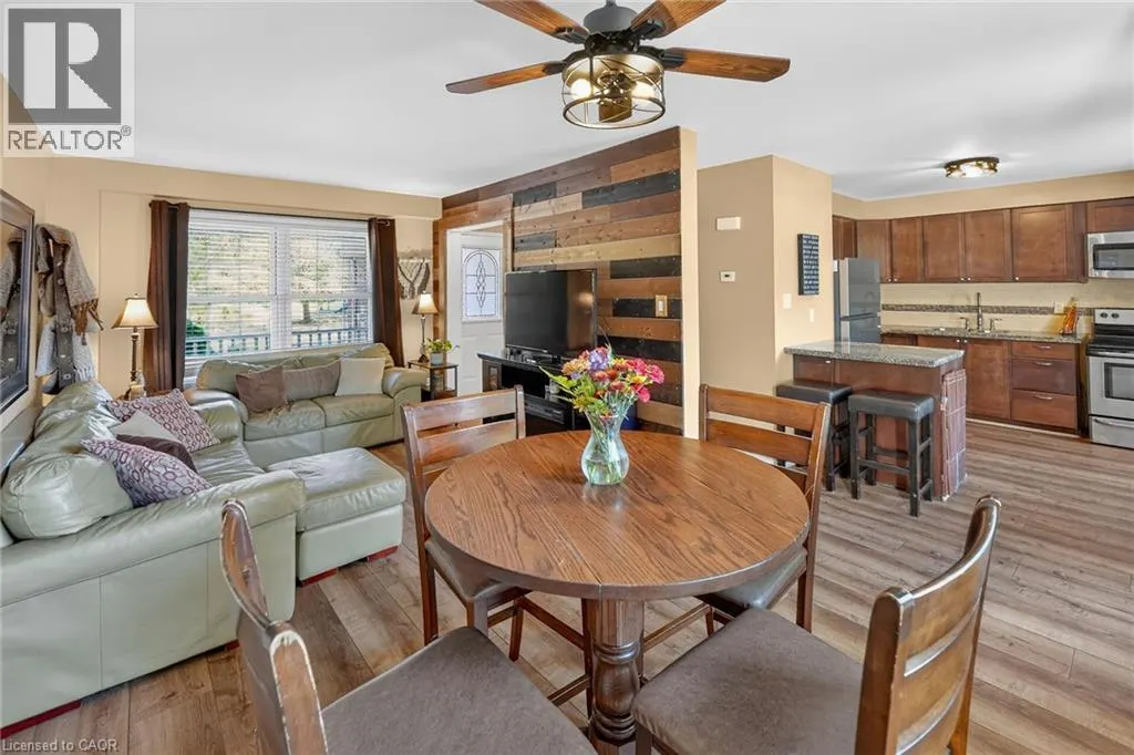 11 HEDGE LAWN Drive