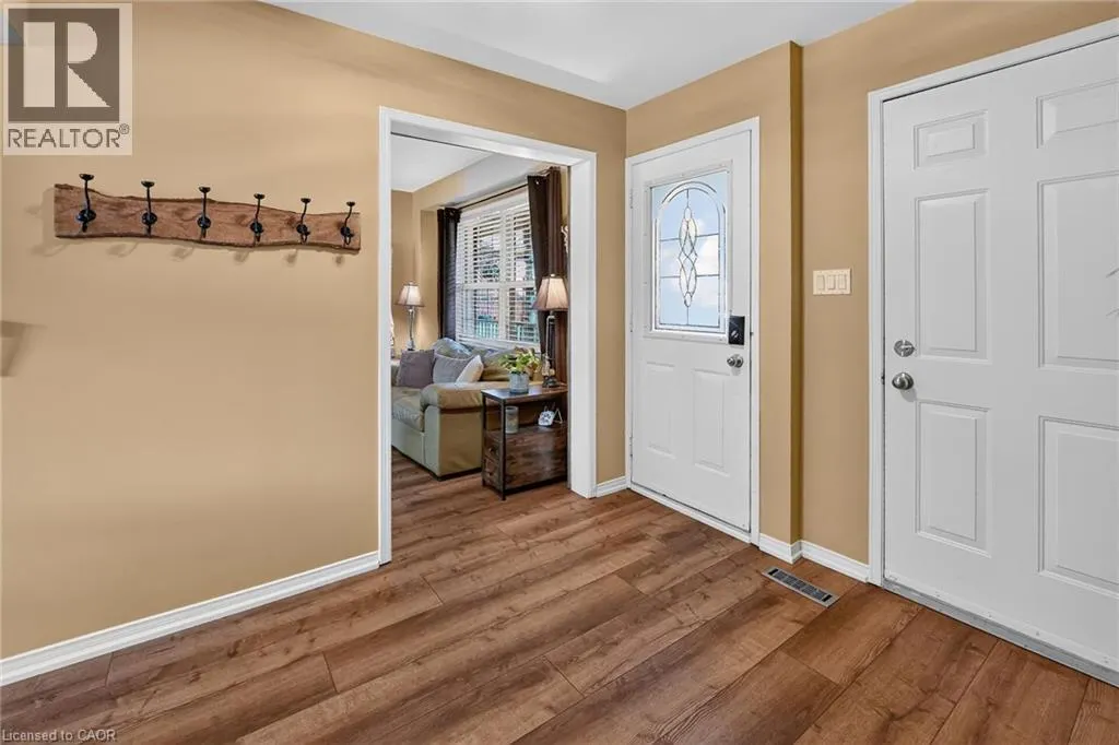 11 HEDGE LAWN Drive