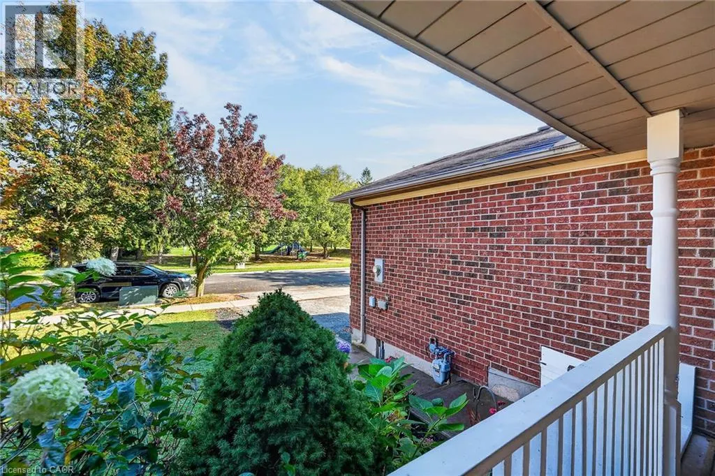 11 HEDGE LAWN Drive