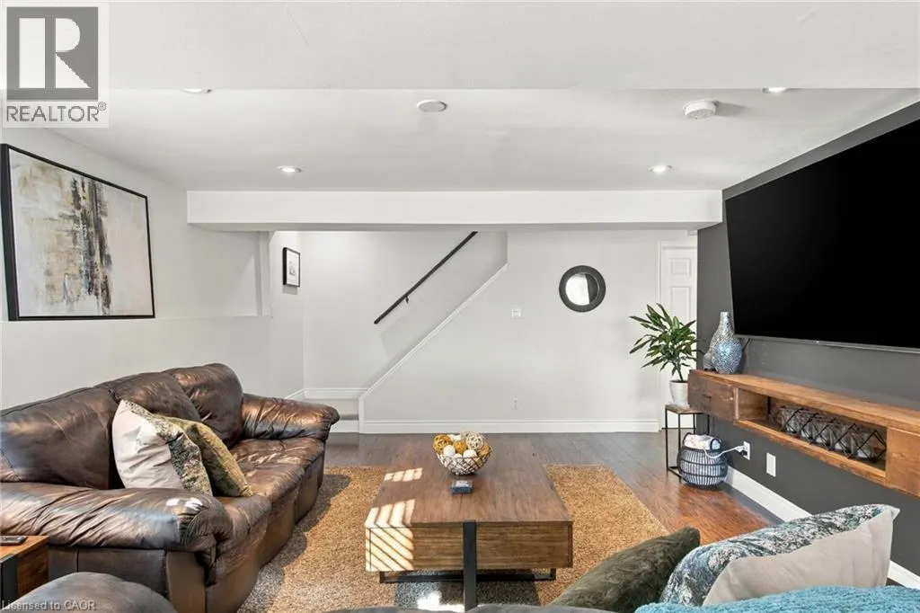 27 COSTAIN Court