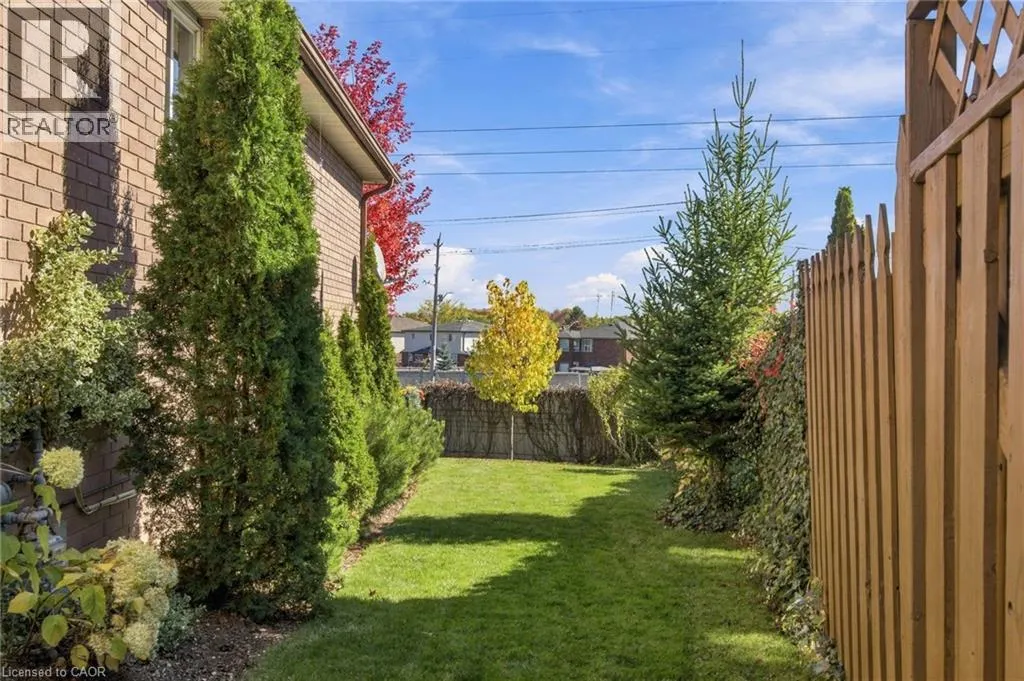 27 COSTAIN Court