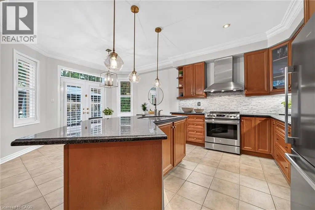 2447 HIGHMOUNT Crescent