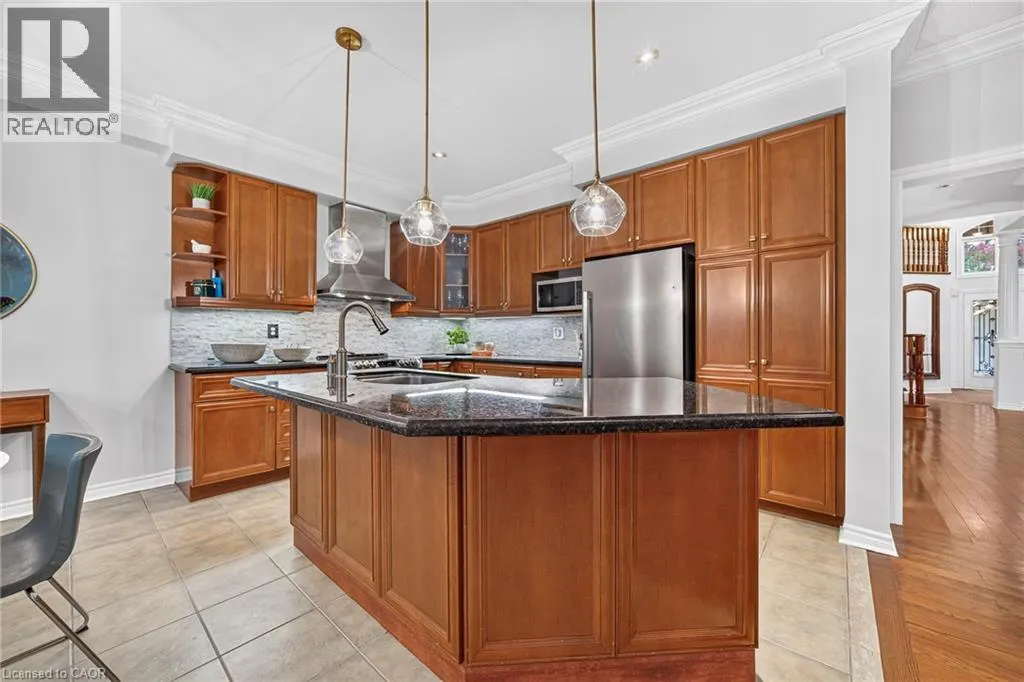 2447 HIGHMOUNT Crescent
