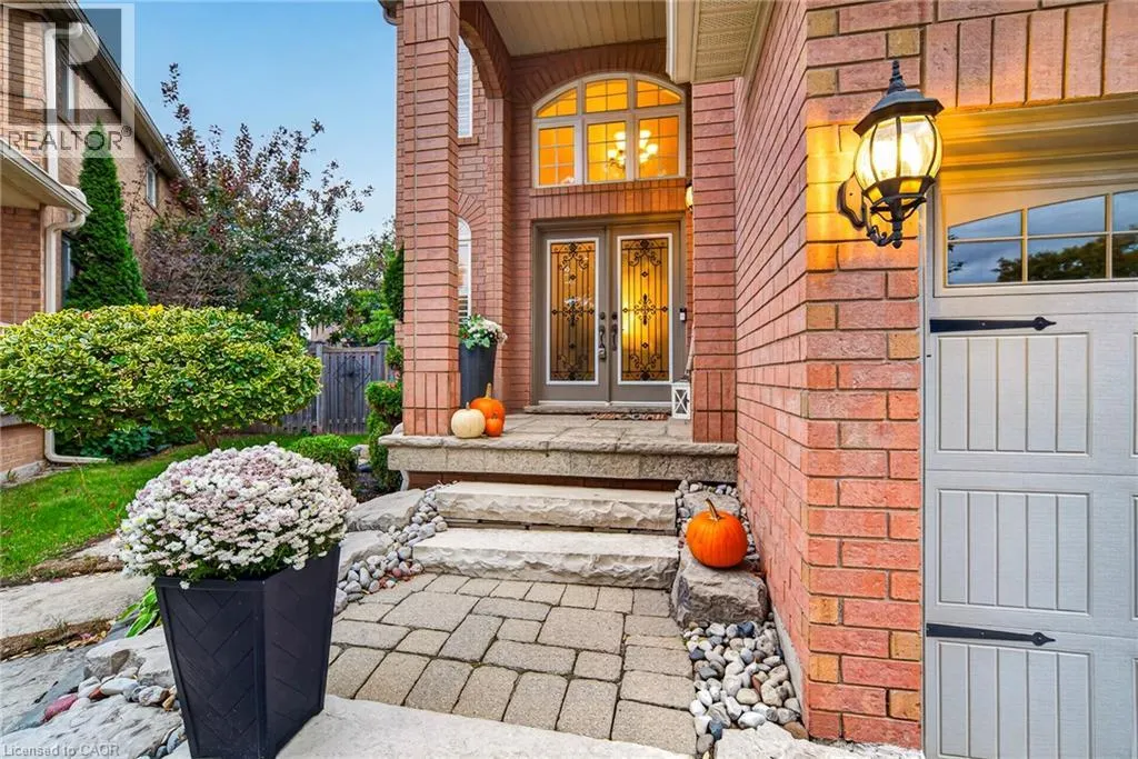 2447 HIGHMOUNT Crescent
