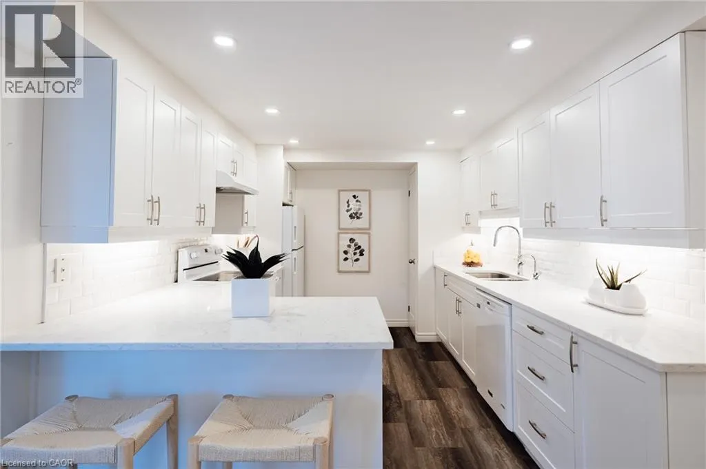 265 WESTCOURT Place Unit# 202 #202