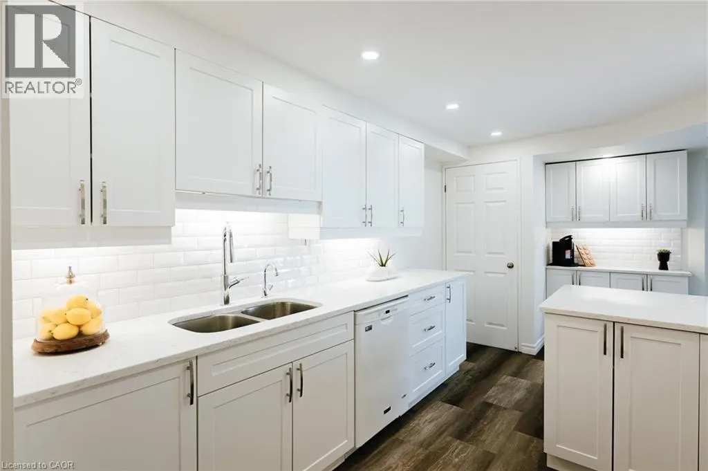 265 WESTCOURT Place Unit# 202 #202