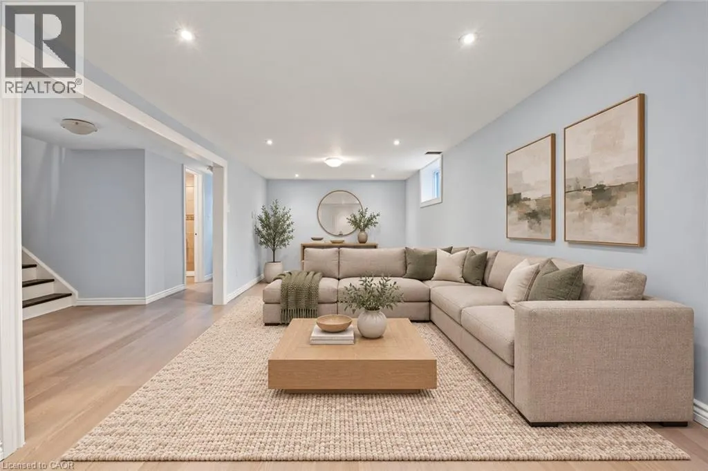8 VALANNA Court