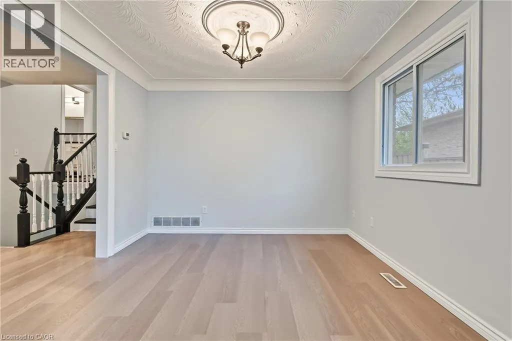 8 VALANNA Court