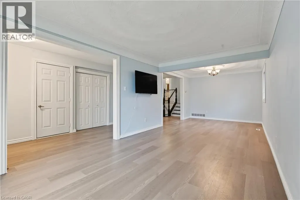 8 VALANNA Court