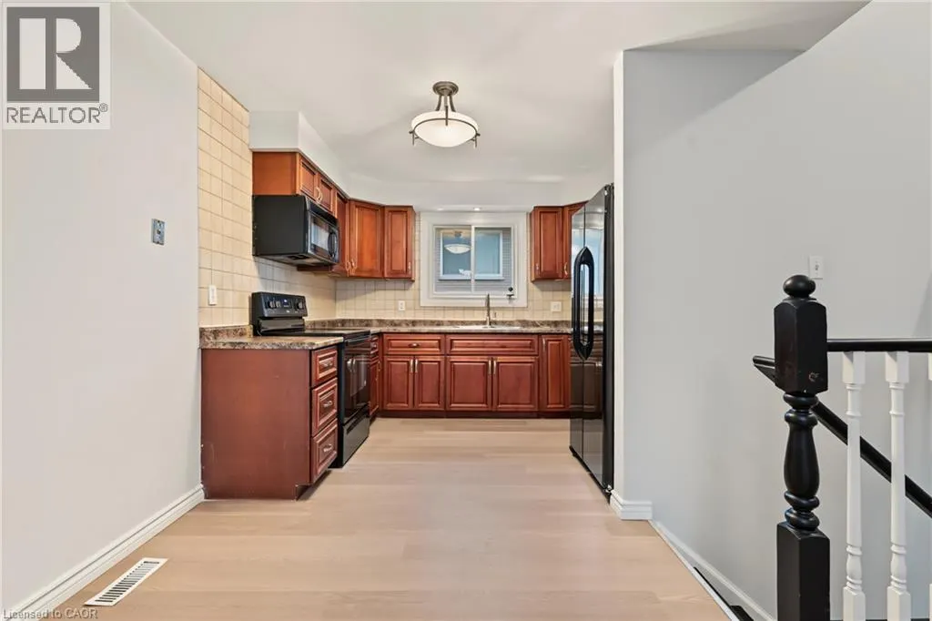 8 VALANNA Court