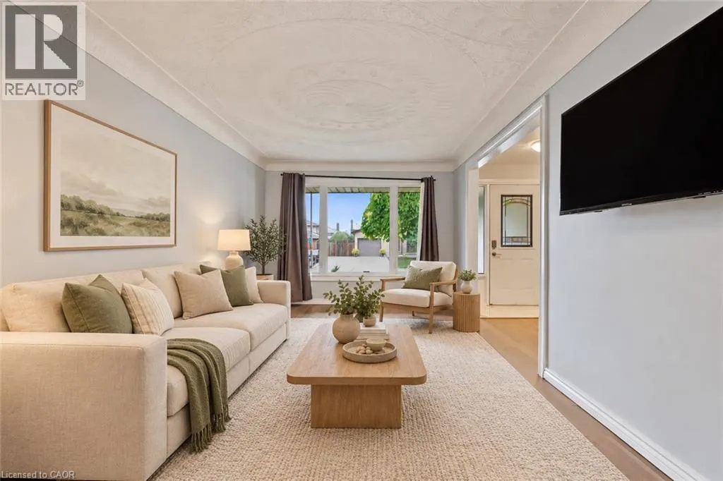 8 VALANNA Court