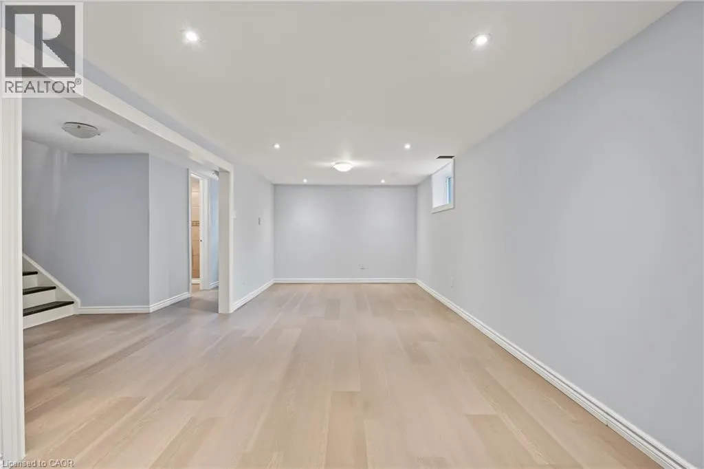 8 VALANNA Court