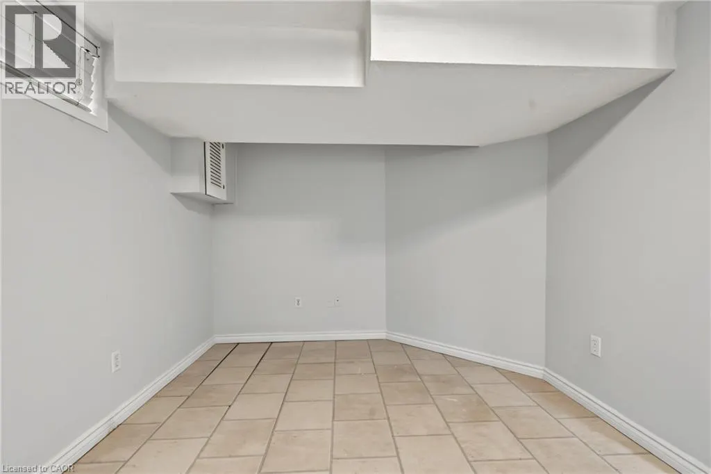 8 VALANNA Court