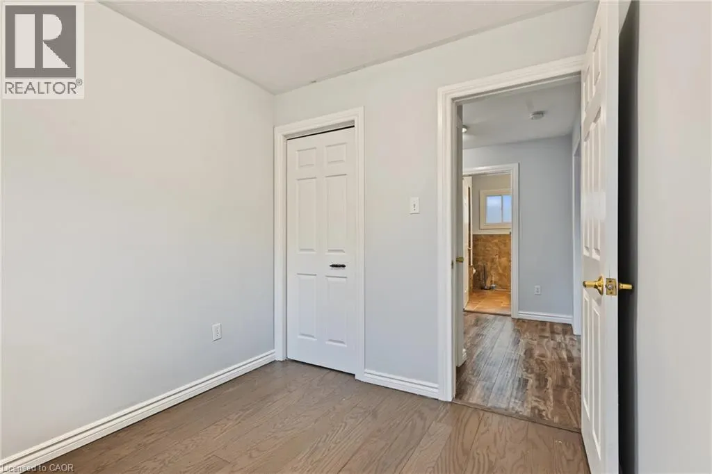 8 VALANNA Court