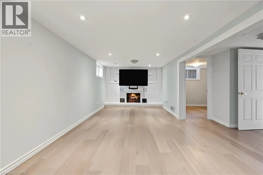 8 VALANNA Court