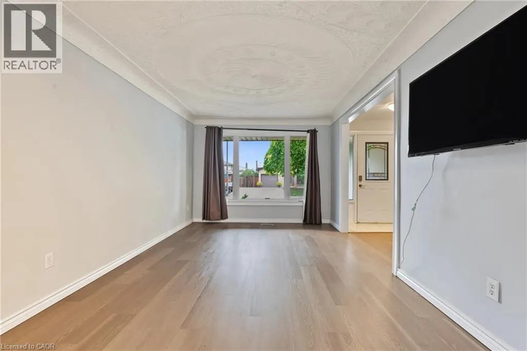 8 VALANNA Court