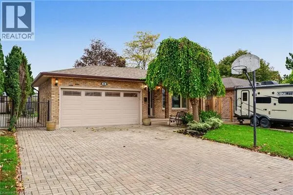 8 VALANNA Court