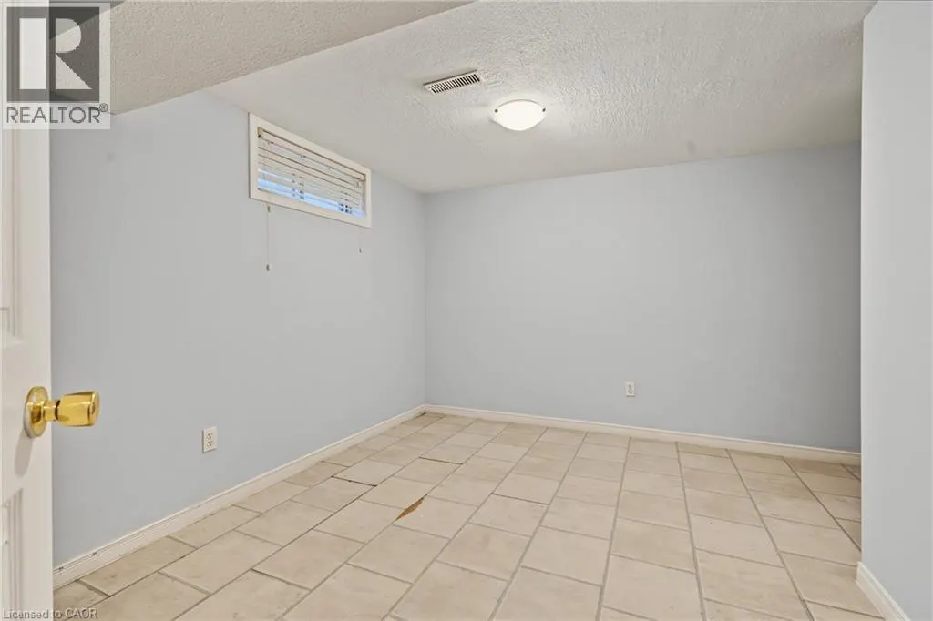8 VALANNA Court