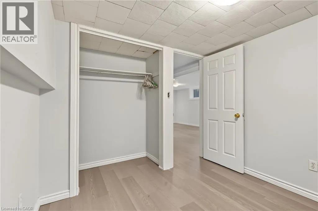 8 VALANNA Court