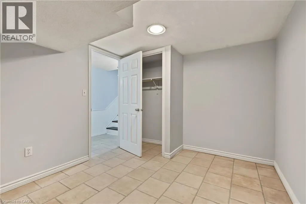 8 VALANNA Court