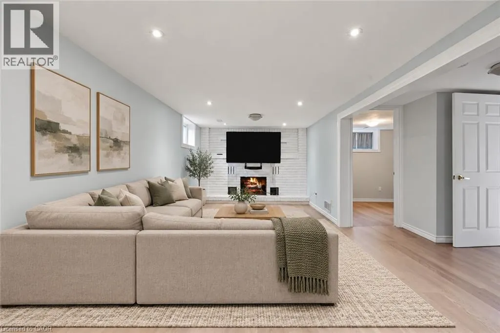8 VALANNA Court
