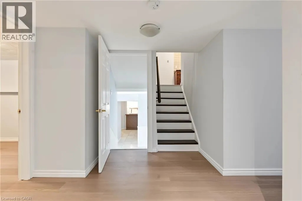 8 VALANNA Court