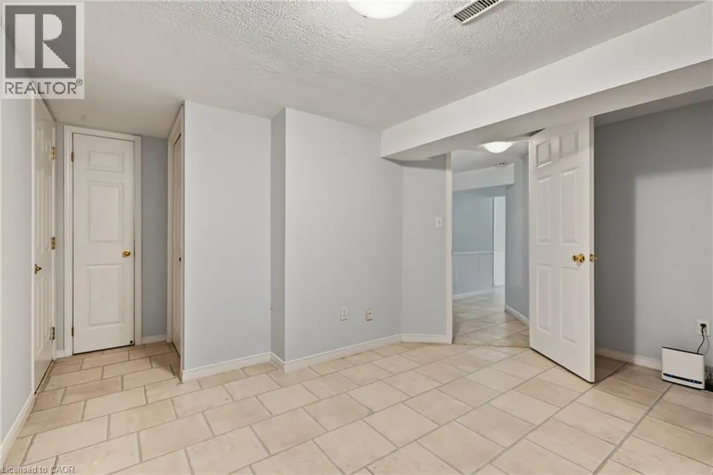8 VALANNA Court