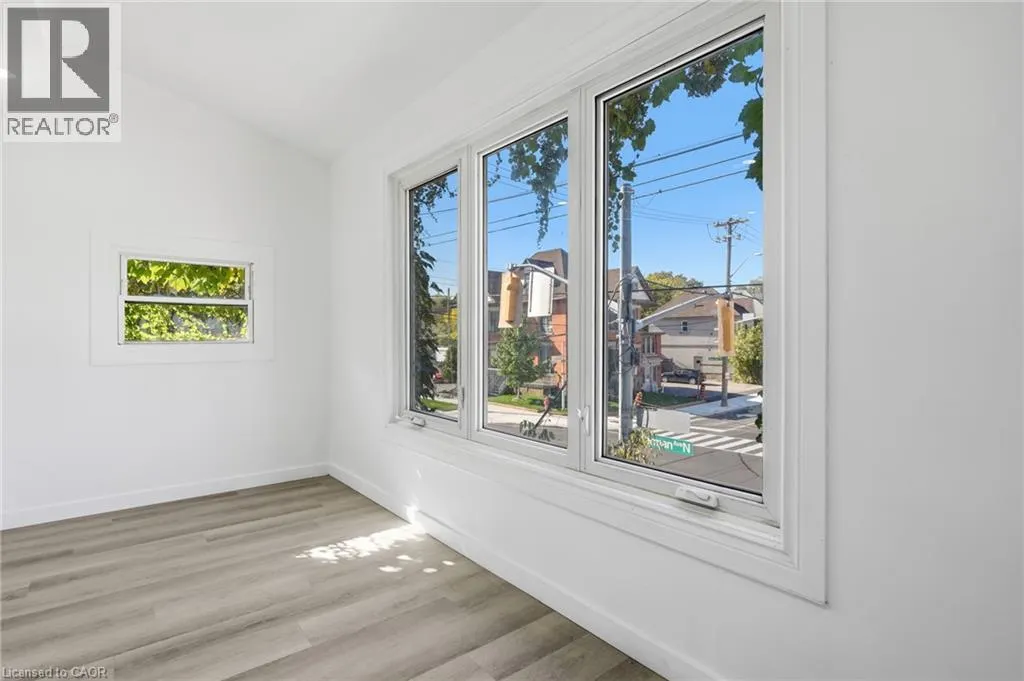 26 SHERMAN Avenue N