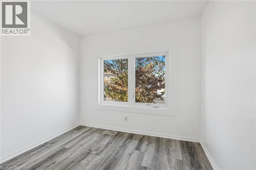 26 SHERMAN Avenue N