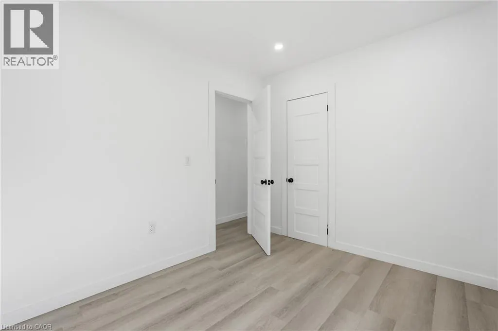 26 SHERMAN Avenue N
