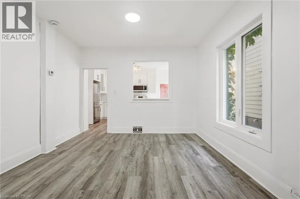 26 SHERMAN Avenue N