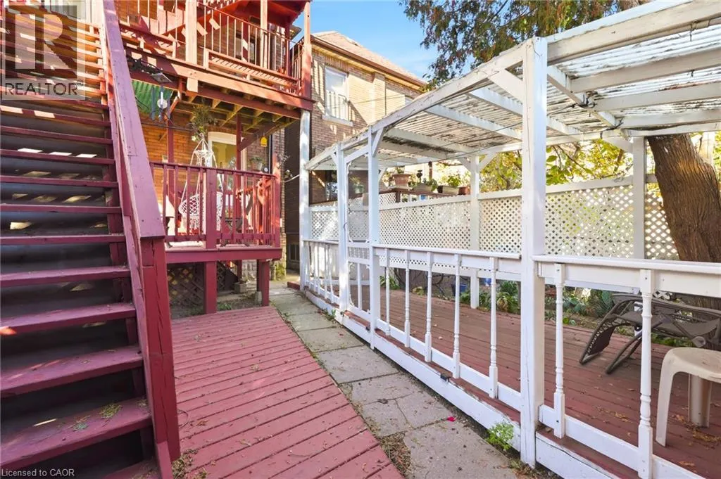 26 SHERMAN Avenue N