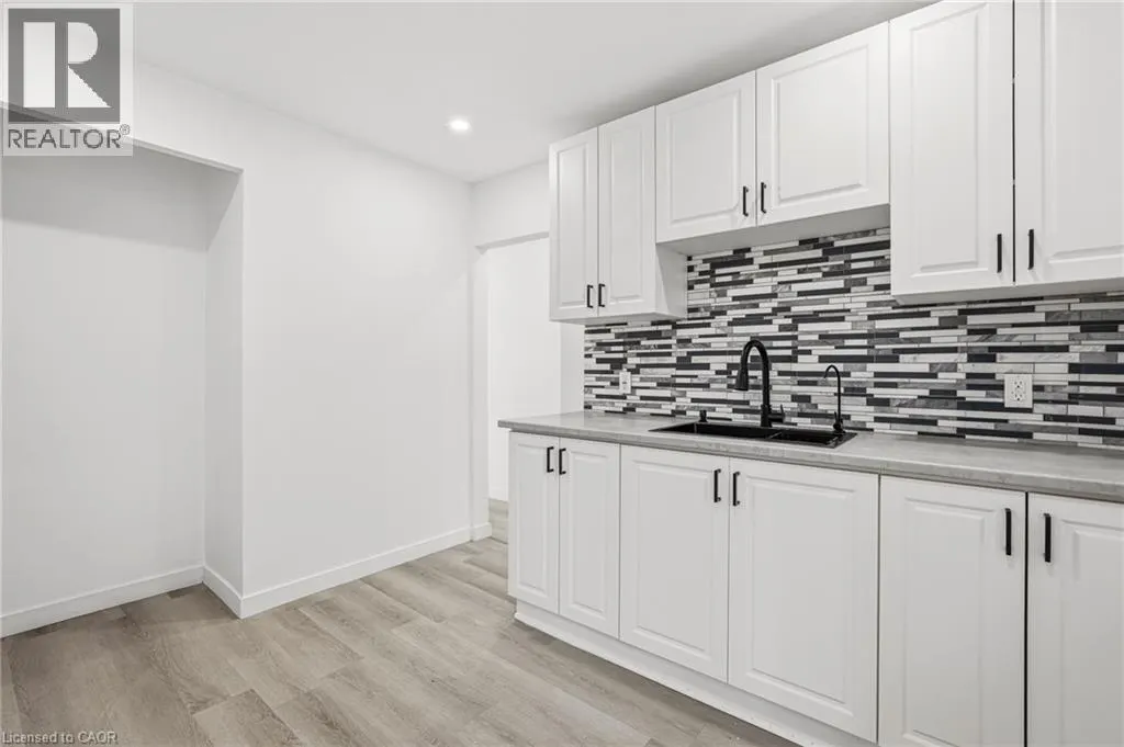 26 SHERMAN Avenue N