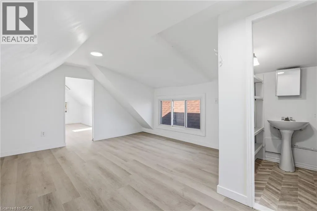 26 SHERMAN Avenue N