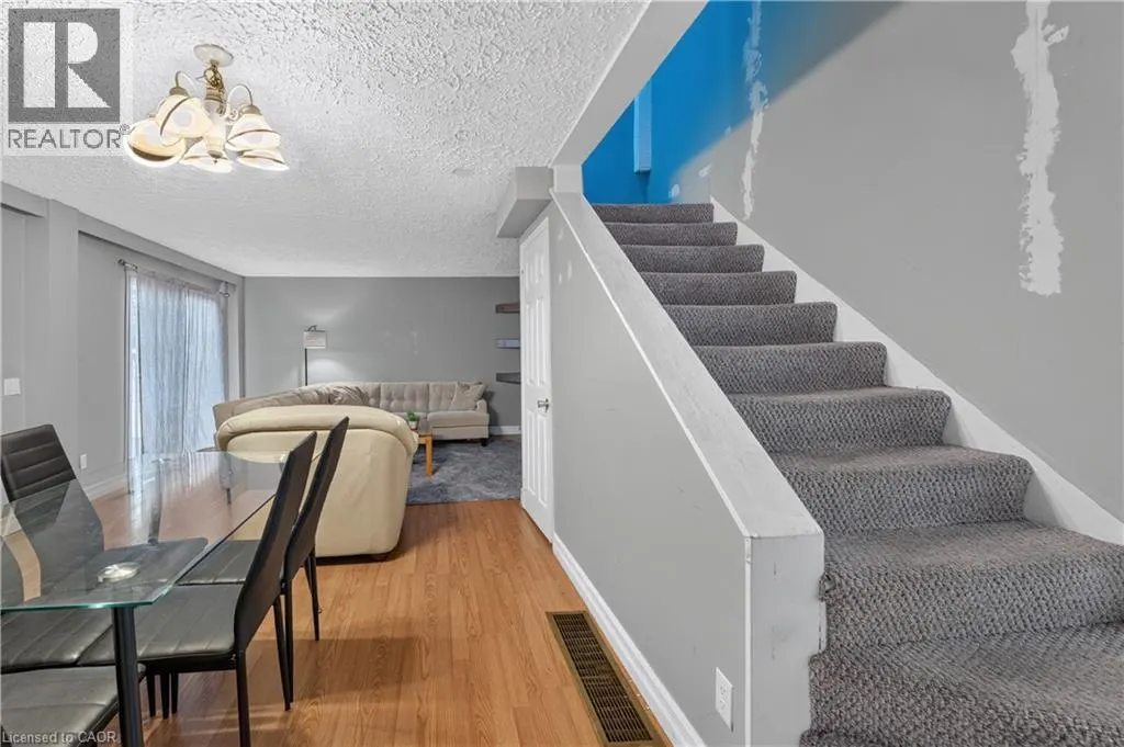10 MAPLE Avenue