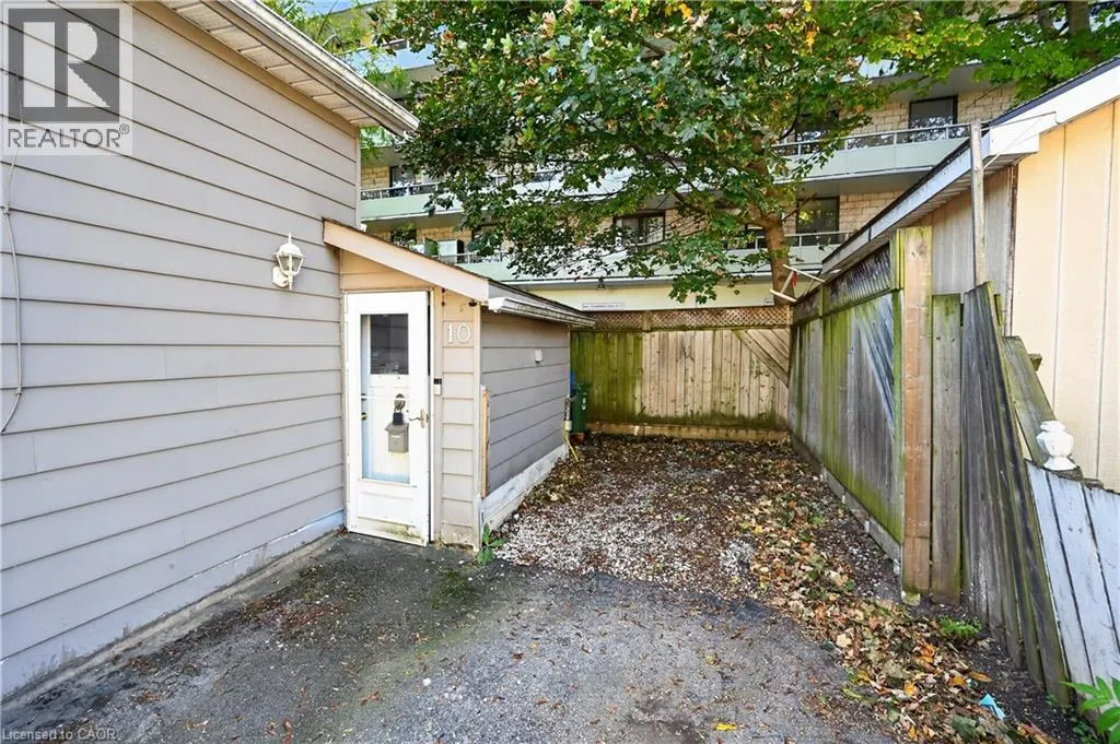 10 MAPLE Avenue