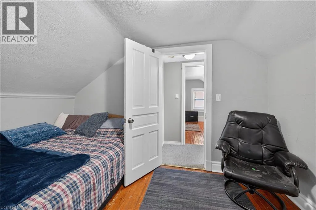 10 MAPLE Avenue