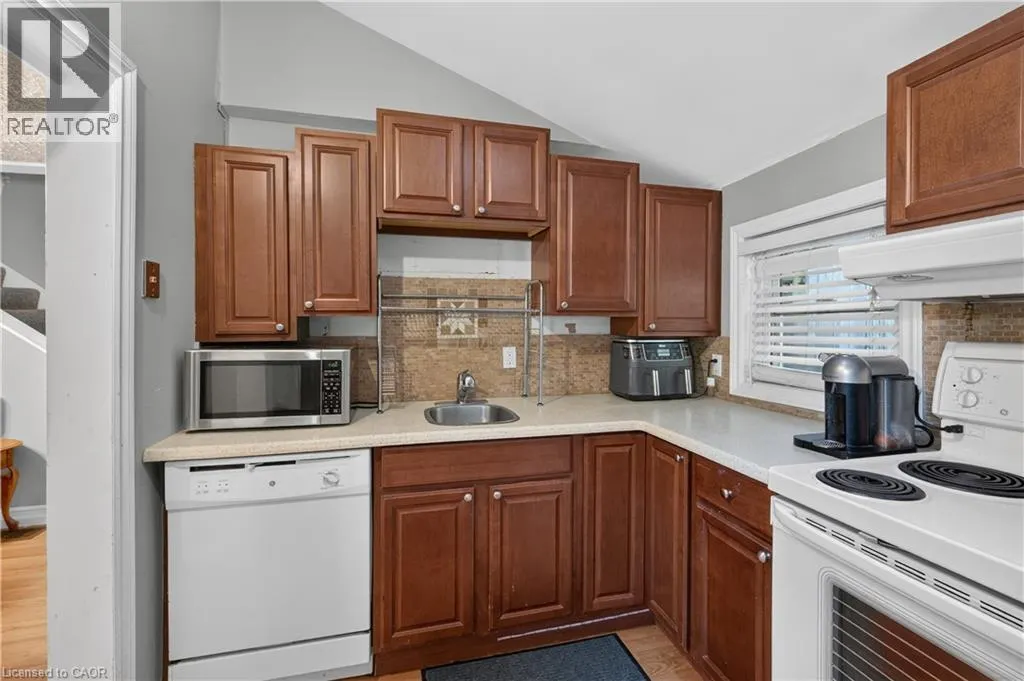 10 MAPLE Avenue
