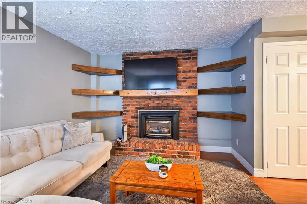 10 MAPLE Avenue