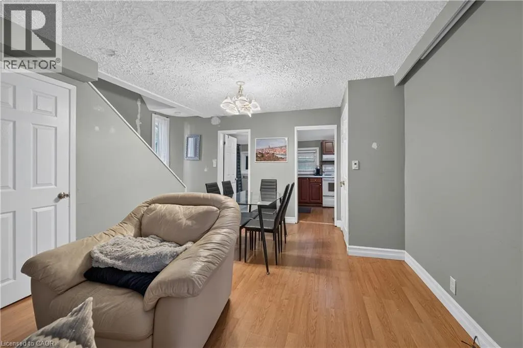 10 MAPLE Avenue