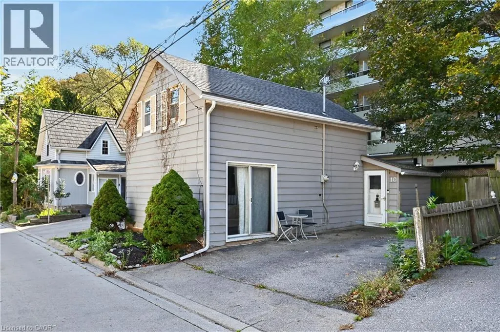 10 MAPLE Avenue